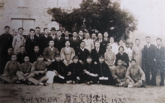 광주YMCA에서 운영하던 농업실습학교 사진(1935년) 및 농업실습학교 1회 졸업식을 마치고 YMCA임직원들과 함께