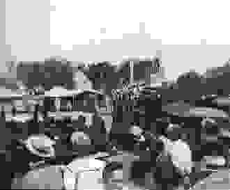 오방 사회장 인파 